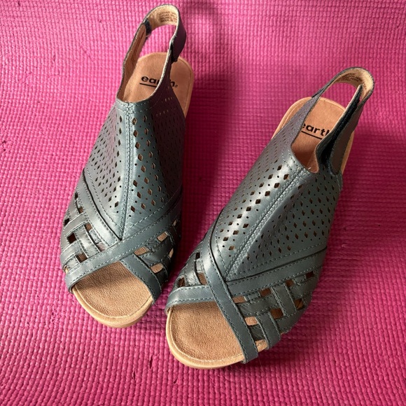 💙 Earth Perforated Leather Wedge Sandals 💙 - Picture 15 of 16